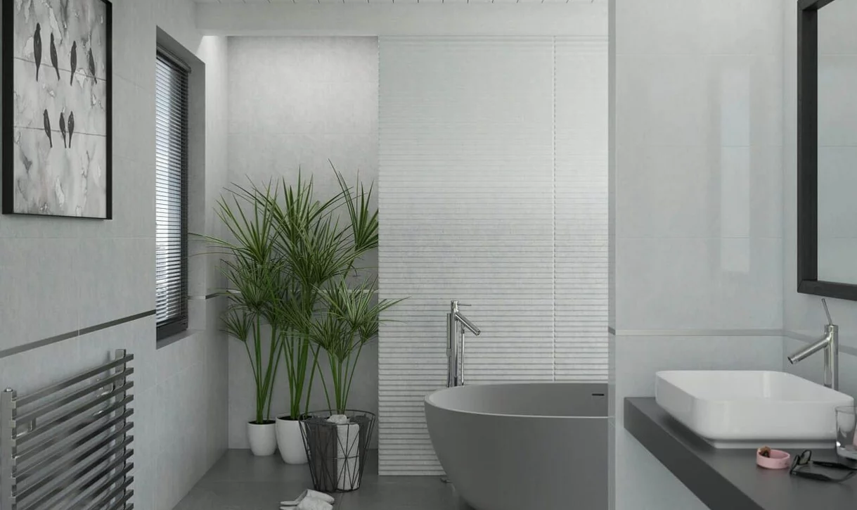 Minimalistyczna łazienka z dużymi gładkimi płytkami i białymi płytkami z poziomymi paskami za szarą wanną.