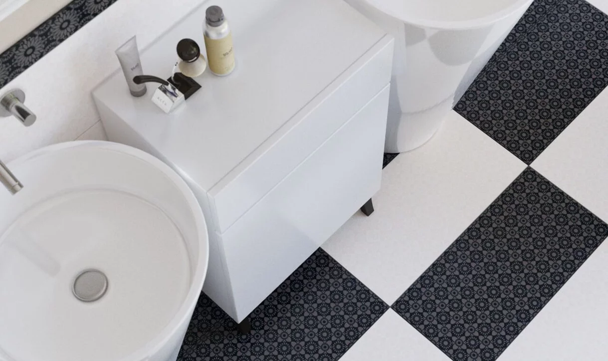 Minimalistyczna łazienka z podłogą w biało-czarne płytki z motywem kwiatowym oraz białą umywalką i szafką.