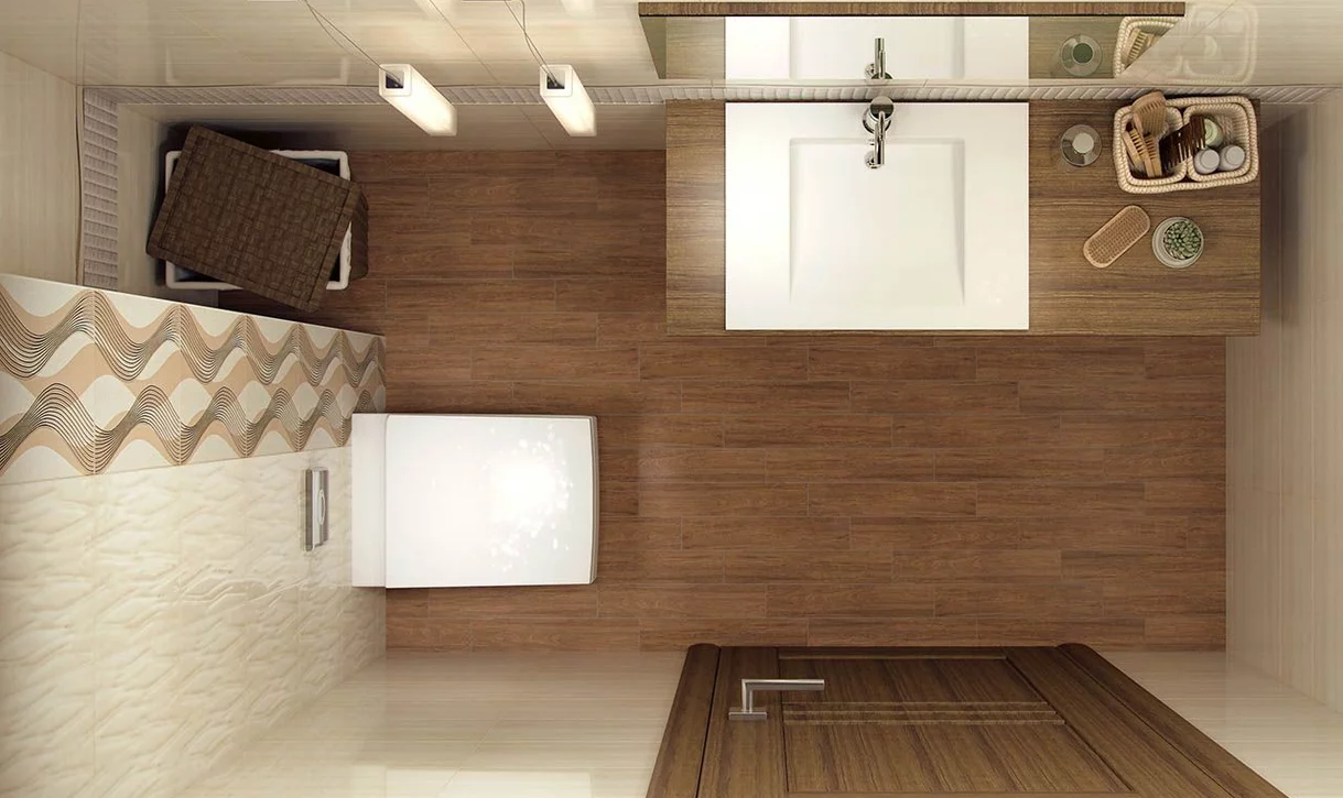 Nowoczesna łazienka z płytkami drewnopodobnymi na podłodze i blacie oraz kremowymi płytkami ściennymi z dekoracyjnym pasem.