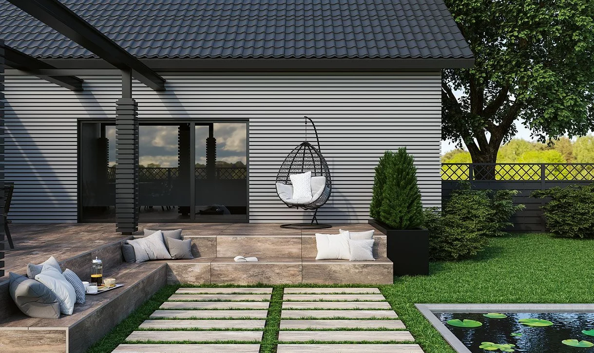 Nowoczesny taras z płytkami drewnopodobnymi na stopniach i tarasie oraz ścieżką z płytek imitujących beton.