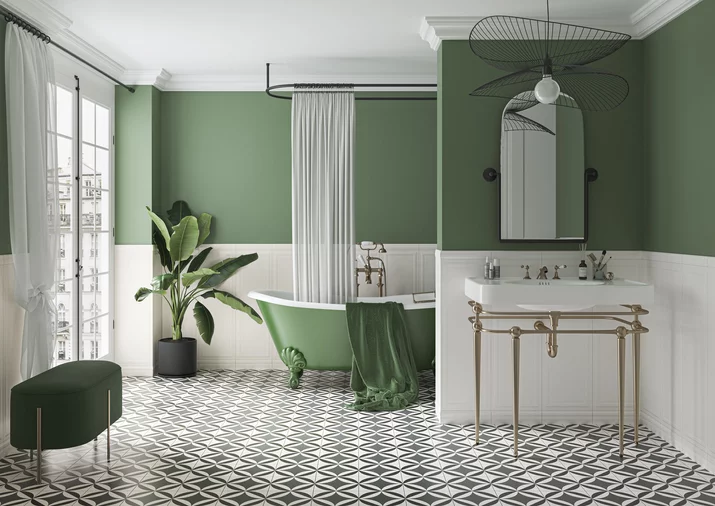 Elegancka łazienka z czarno-białymi geometrycznymi płytkami ceramicznymi z kolekcji Classy Chic i zieloną wanną na nóżkach.