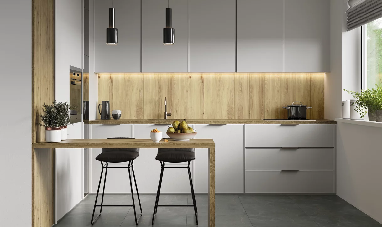 Nowoczesna kuchnia z płytkami drewnopodobnymi z kolekcji Greatwood na ścianie oraz matową szarą podłogą.