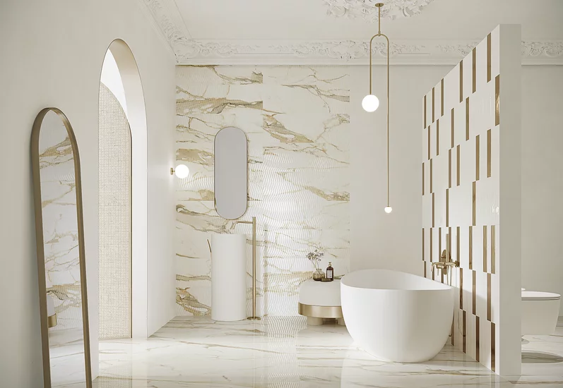 Luksusowa łazienka z marmurowymi płytkami inspirowanymi kamieniem z kolekcji Warm wind i złotymi akcentami.