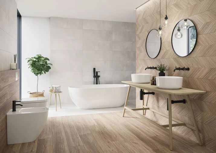 Nowoczesna łazienka z płytkami drewnopodobnymi z kolekcji Wood love oraz płytkami imitującymi beton na ścianach.